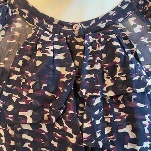 Navy blue multi print crepe short sleeve top with detachable lining.